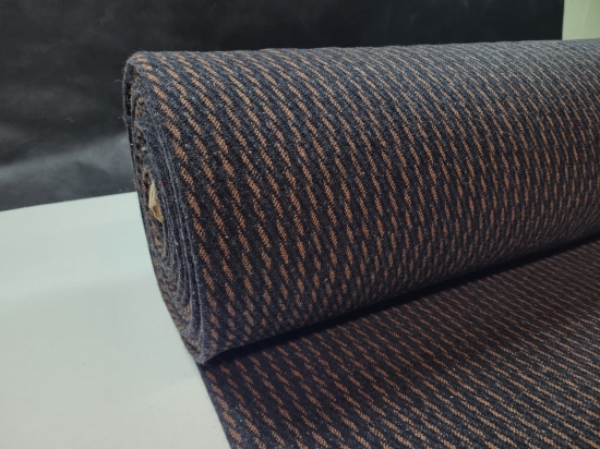 Przejdź do produktu Wełna zgrzebna płaszczowa w pasy